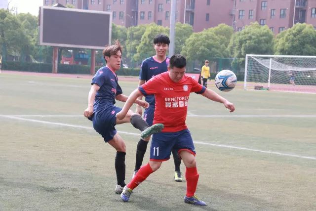 韩国大胜伊朗26分，命中14记三分！中国男篮教练组现场观战